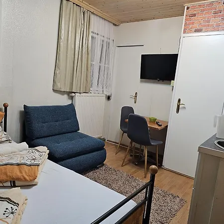 Apia House Penzion Unken